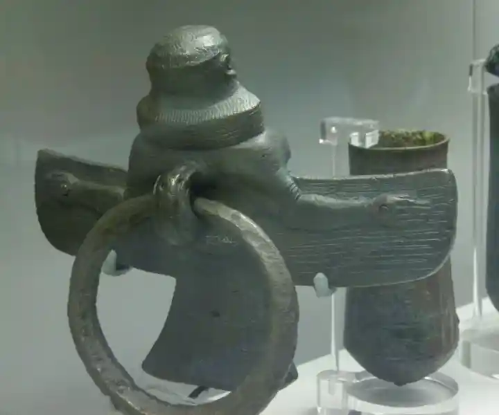 Siren with outstretched wings